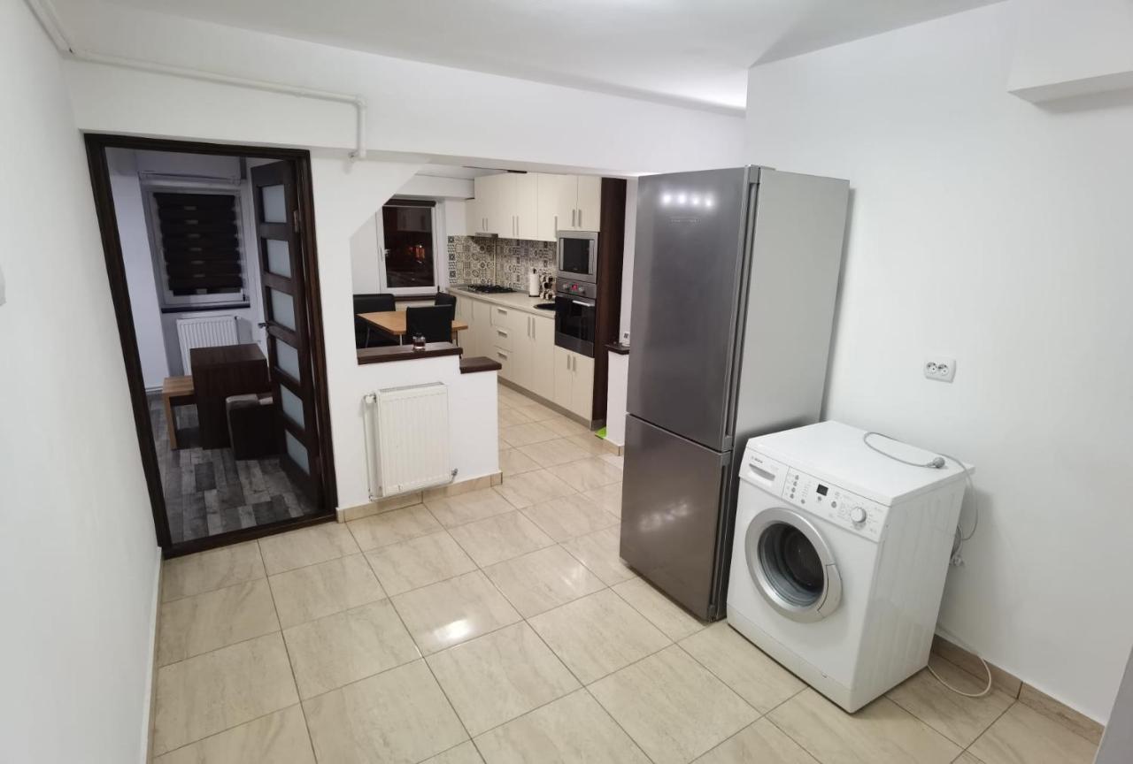 Apartament - Central Târgu Jiu Екстериор снимка