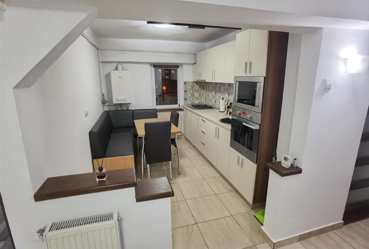 Apartament - Central Târgu Jiu Екстериор снимка
