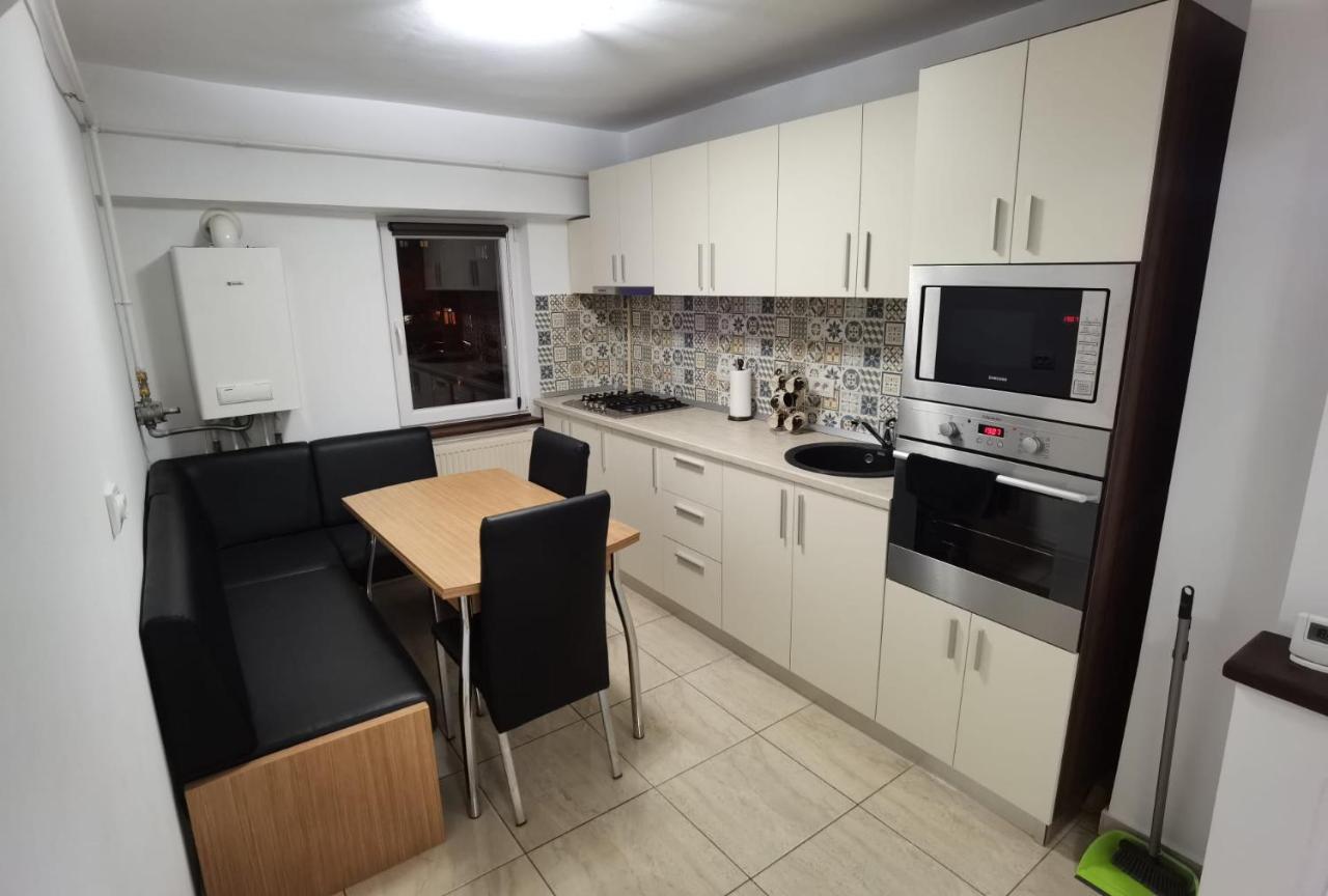 Apartament - Central Târgu Jiu Екстериор снимка