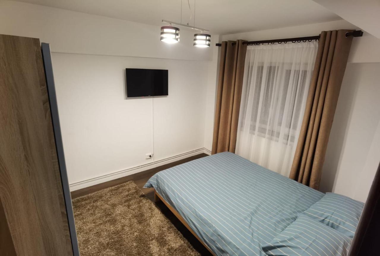 Apartament - Central Târgu Jiu Екстериор снимка