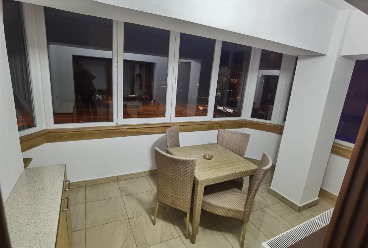 Apartament - Central Târgu Jiu Екстериор снимка